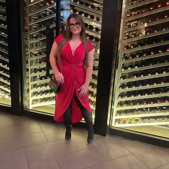 Red dress - Picture 2 of 3